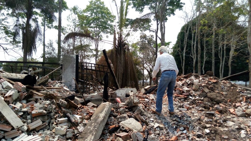 bom futuro destruição