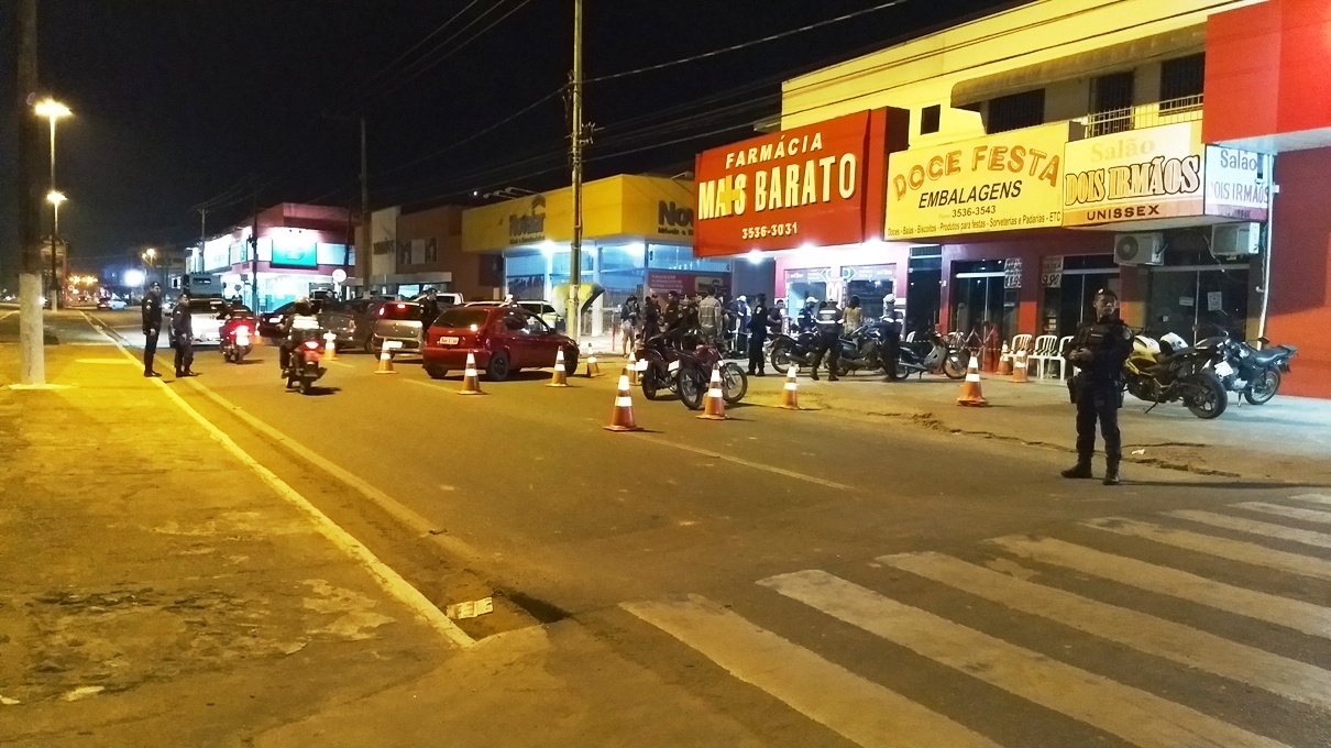 27-28 PM em apoio a Lei Seca conduz quase 30 pessoas por embriaguez na direção e recupera uma motoneta 1