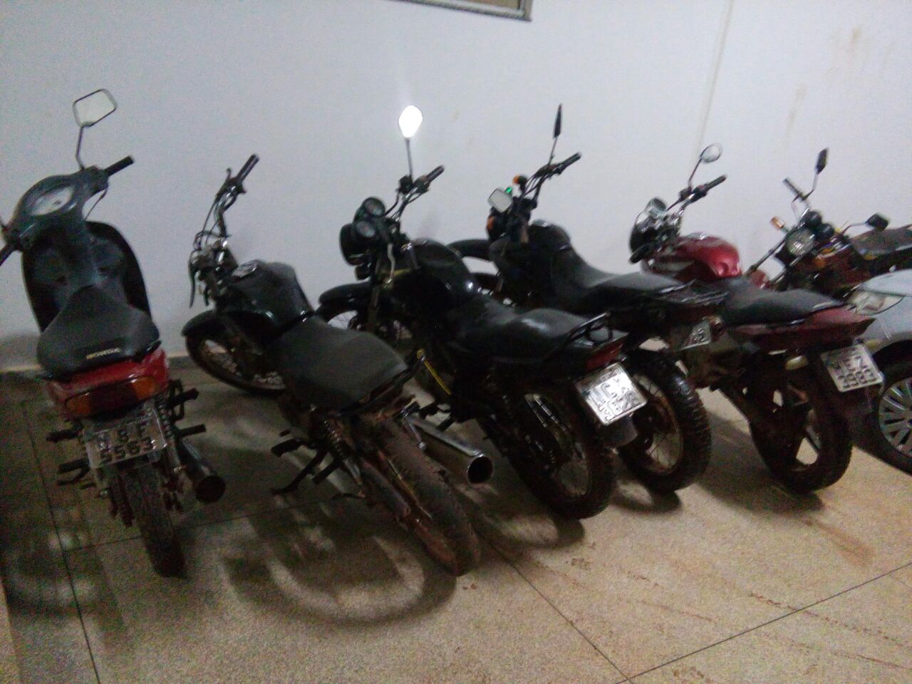 MOTOS