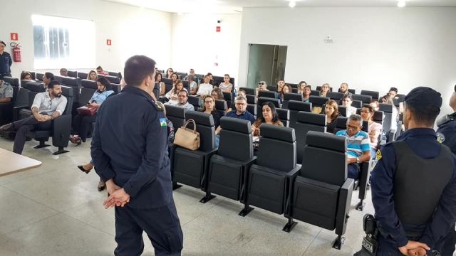 thumbnail 20-03 Polícia Militar e Educação debatem ações referente a segurança pública no ambiente escolar 3