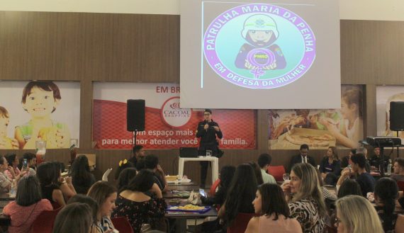 13 06-Palestra-Cacoal-Violência-contra-a-Mulher-Patrulha-Maria-da-Penha-Foto-Cabo-João-Ricardo-Marques-2-570x329