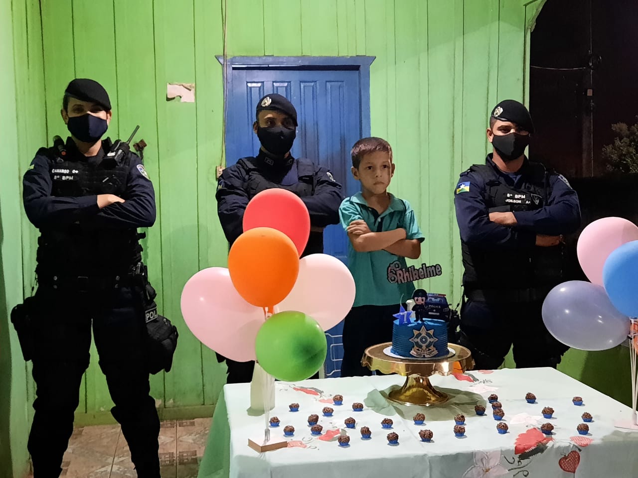 Bolo tema policial infantil feminino