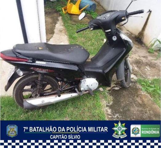 05-01 PM prende foragido da Justiça com moto clonada